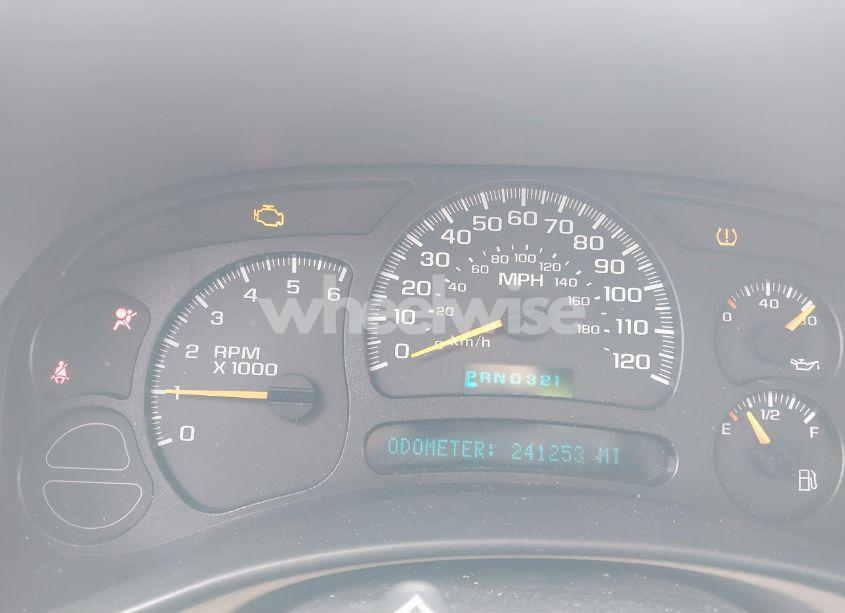 Photo 7 of 2005 Chevrolet Tahoe LS (VIN 1GNEC13T25R101835)