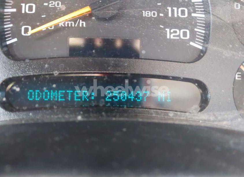 Photo 7 of 2005 Chevrolet Tahoe LS (VIN 1GNEC13T25R221733)