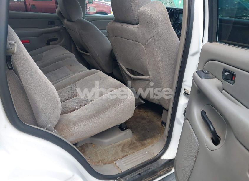 Photo 8 of 2005 Chevrolet Tahoe LS (VIN 1GNEC13T25R221733)