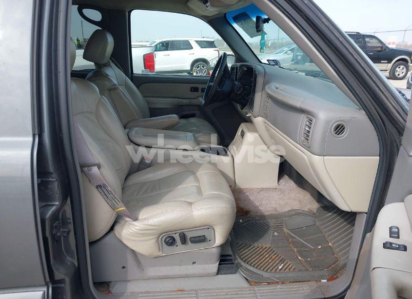 Photo 5 of 2000 Chevrolet Tahoe ALL NEW LT (VIN 1GNEC13T2YJ107752)