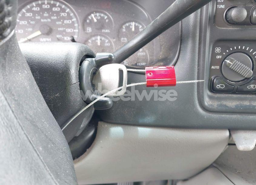 Photo 11 of 2001 Chevrolet Tahoe LT (VIN 1GNEC13T31J135887)