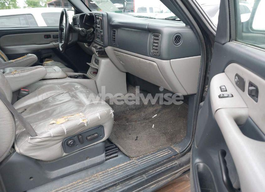 Photo 5 of 2001 Chevrolet Tahoe LT (VIN 1GNEC13T31J135887)