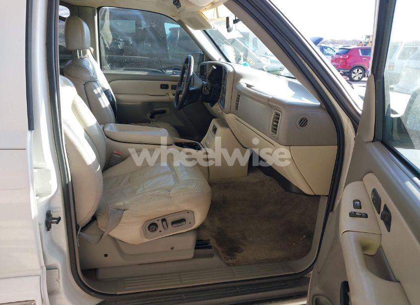 Photo 5 of 2001 Chevrolet Tahoe LT (VIN 1GNEC13T31J187701)