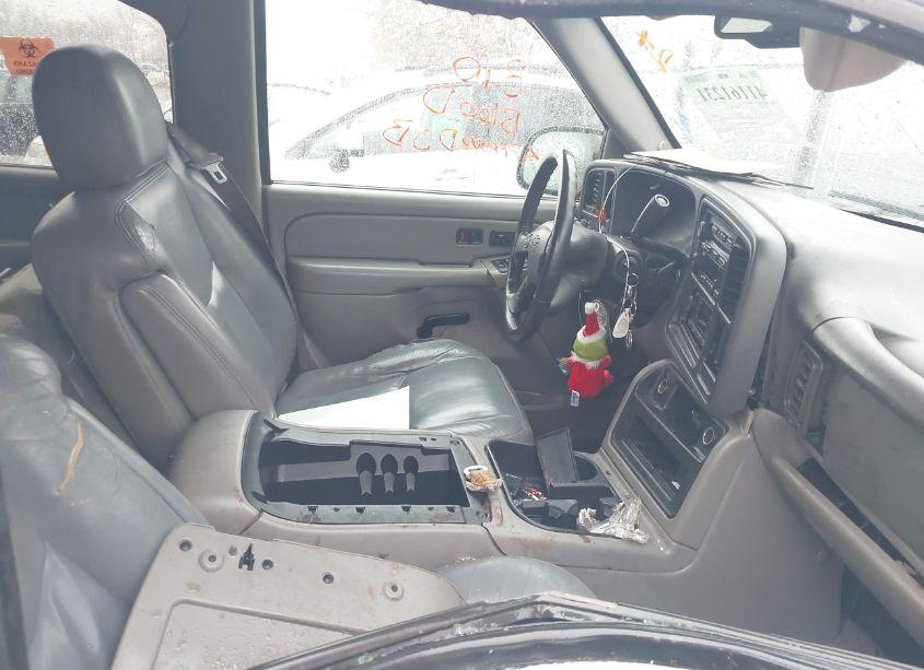 Photo 5 of 2004 Chevrolet Tahoe LT (VIN 1GNEC13T34J222001)