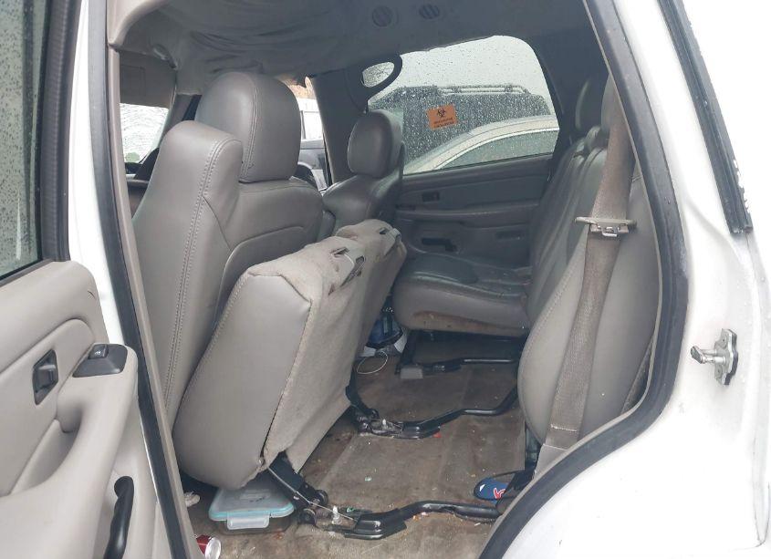 Photo 8 of 2004 Chevrolet Tahoe LT (VIN 1GNEC13T34J222001)
