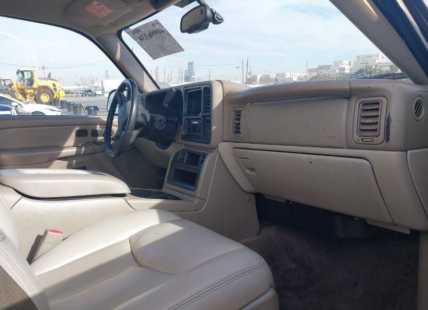 Photo 5 of 2004 Chevrolet Tahoe LT (VIN 1GNEC13T34R242959)