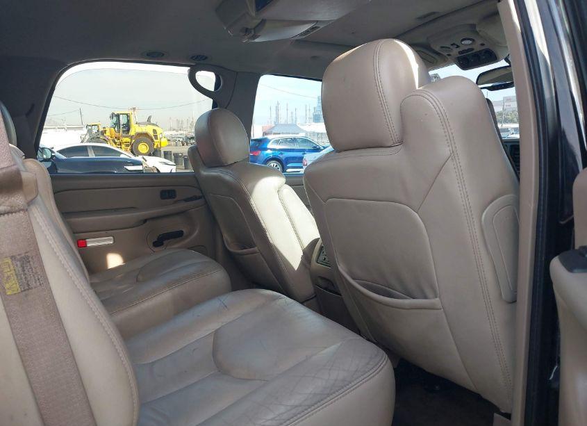 Photo 8 of 2004 Chevrolet Tahoe LT (VIN 1GNEC13T34R242959)