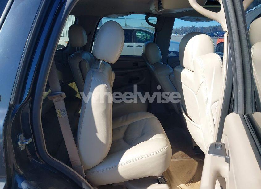 Photo 8 of 2005 Chevrolet Tahoe LT (VIN 1GNEC13T35J149519)