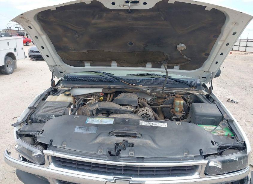 Photo 10 of 2000 Chevrolet Tahoe ALL NEW LS (VIN 1GNEC13T3YJ108361)