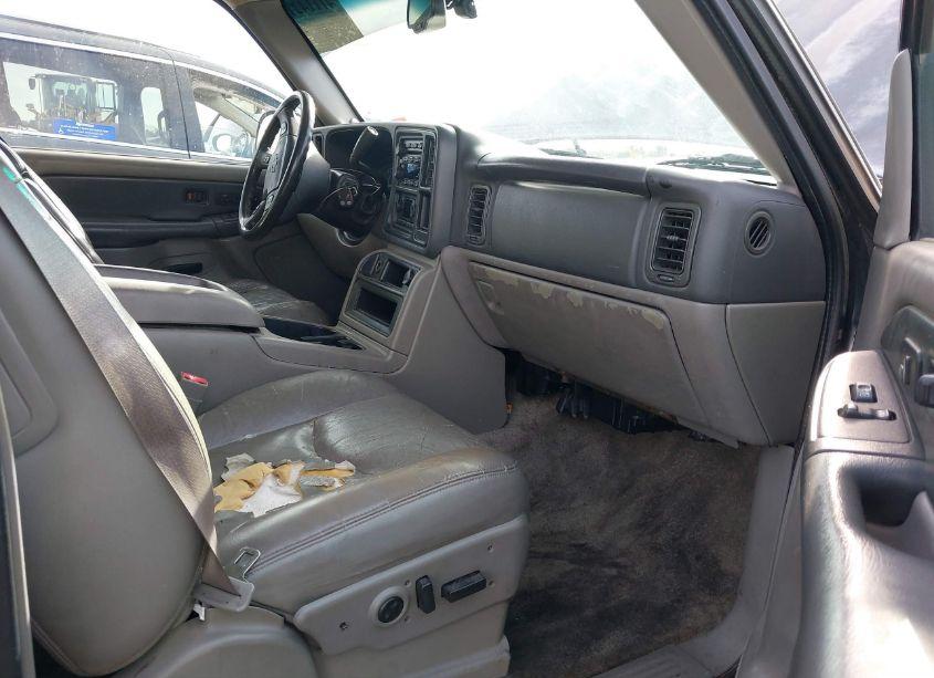 Photo 5 of 2003 Chevrolet Tahoe LT (VIN 1GNEC13T43R118455)