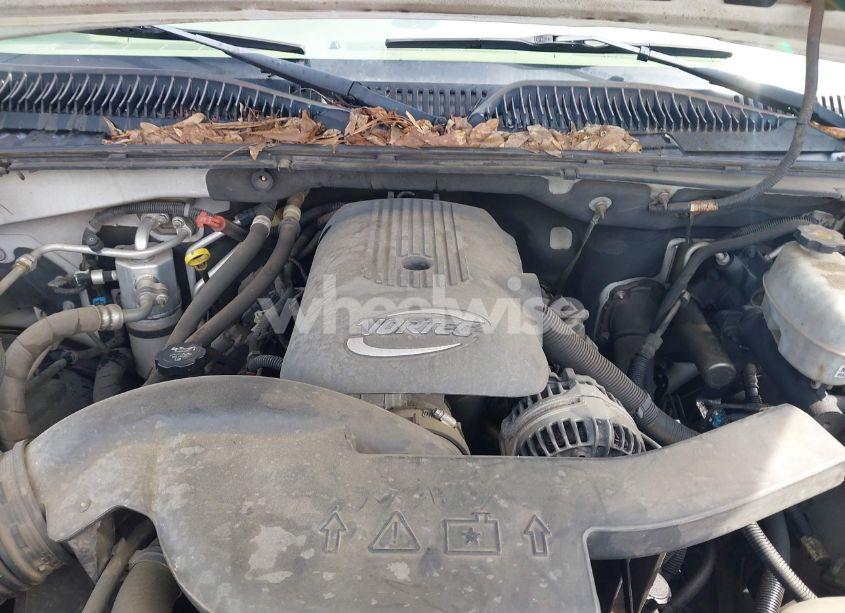 Photo 10 of 2005 Chevrolet Tahoe LT (VIN 1GNEC13T45R101304)