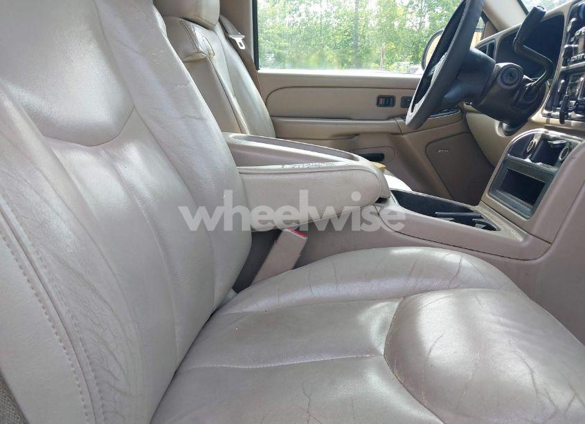 Photo 5 of 2005 Chevrolet Tahoe LT (VIN 1GNEC13T45R101304)