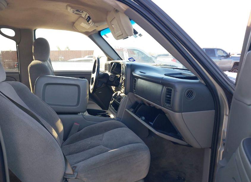 Photo 5 of 2005 Chevrolet Tahoe LS (VIN 1GNEC13T45R272120)