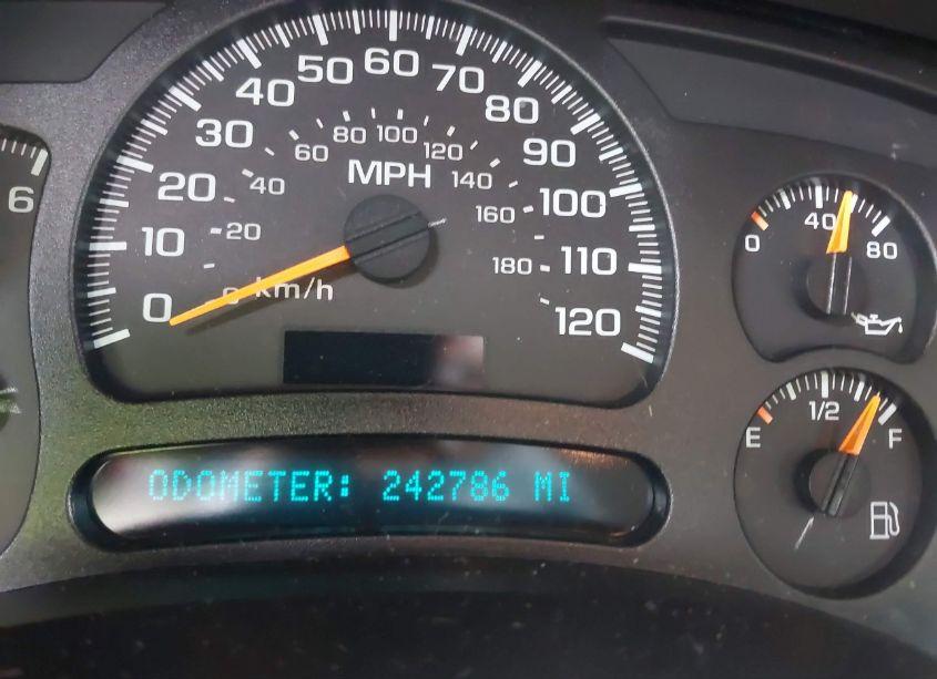 Photo 7 of 2005 Chevrolet Tahoe LS (VIN 1GNEC13T45R272120)