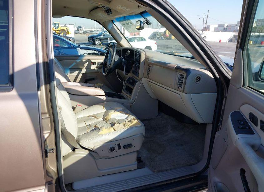 Photo 5 of 2003 Chevrolet Tahoe LT (VIN 1GNEC13T53R139198)