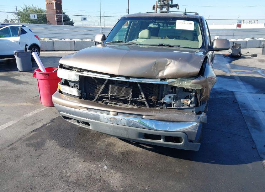 Photo 6 of 2003 Chevrolet Tahoe LT (VIN 1GNEC13T53R139198)