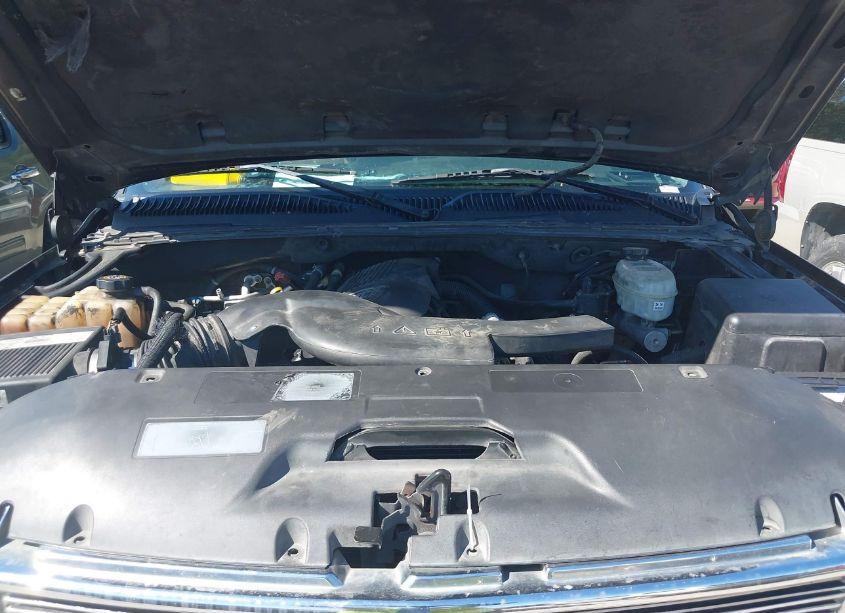 Photo 10 of 2003 Chevrolet Tahoe LT (VIN 1GNEC13T53R165171)