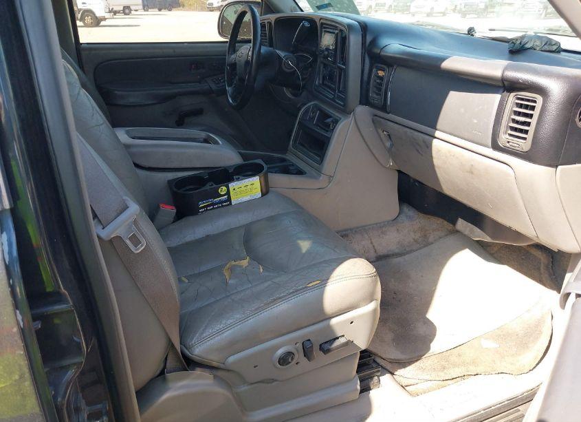 Photo 5 of 2003 Chevrolet Tahoe LT (VIN 1GNEC13T53R165171)