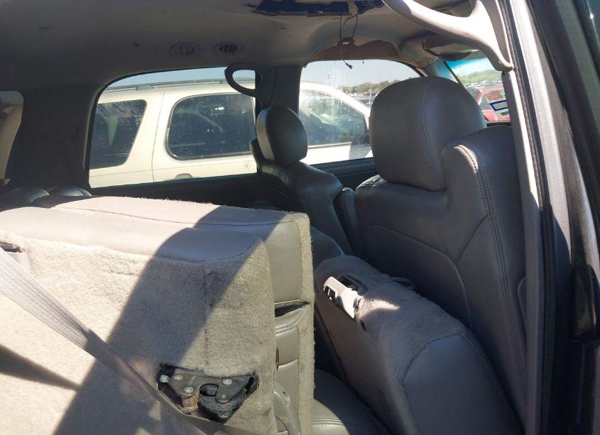 Photo 8 of 2003 Chevrolet Tahoe LT (VIN 1GNEC13T53R165171)