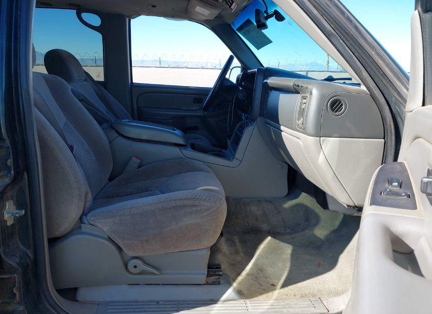 Photo 5 of 2005 Chevrolet Tahoe LS (VIN 1GNEC13T55R119357)