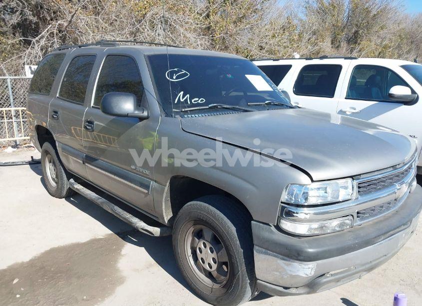 2001 Chevrolet Tahoe LS (VIN 1GNEC13T61R208266) main photo