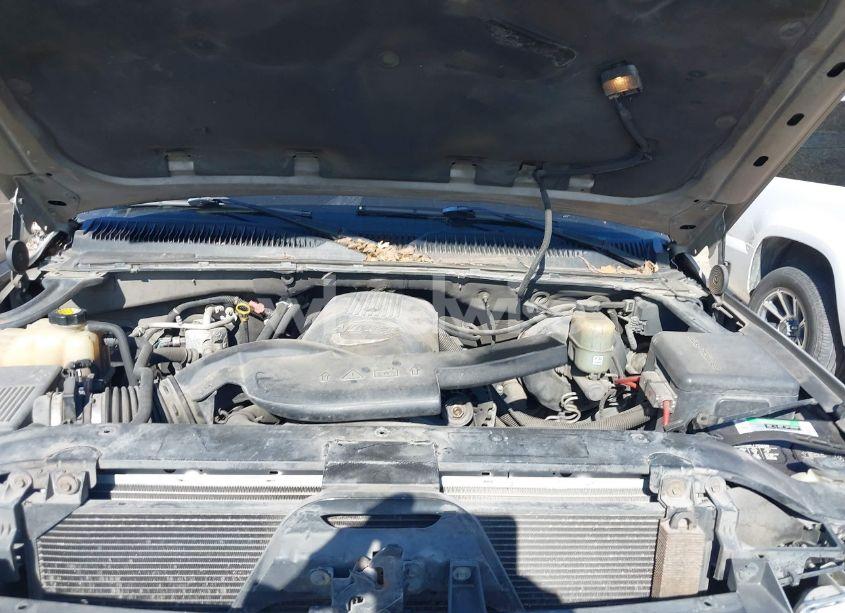 Photo 10 of 2001 Chevrolet Tahoe LS (VIN 1GNEC13T61R208266)