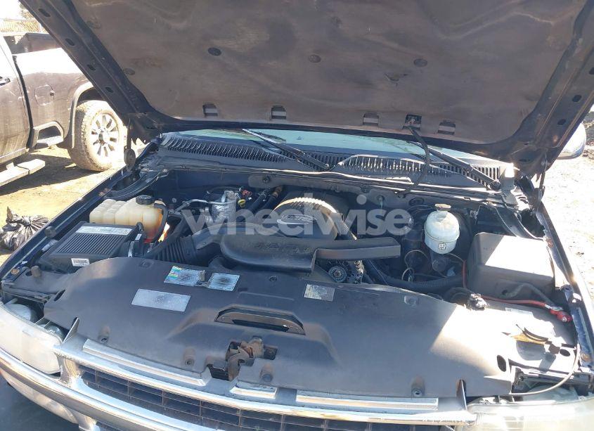 Photo 10 of 2003 Chevrolet Tahoe LS (VIN 1GNEC13T63R133555)