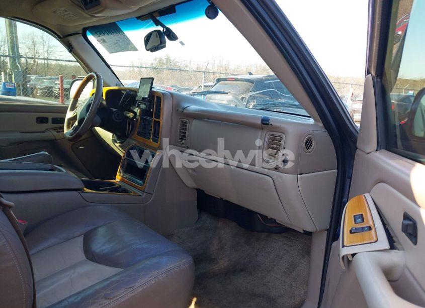 Photo 5 of 2003 Chevrolet Tahoe LS (VIN 1GNEC13T63R133555)