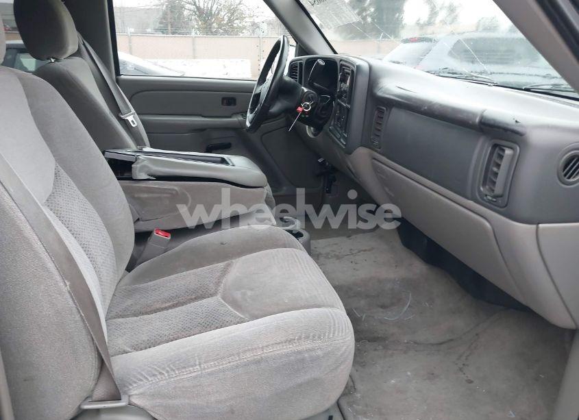 Photo 5 of 2004 Chevrolet Tahoe LS (VIN 1GNEC13T64J195165)