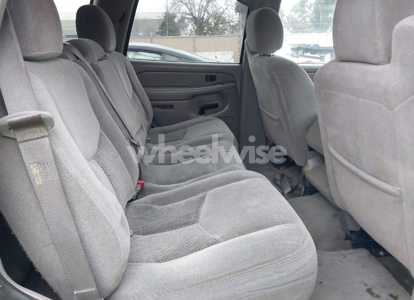 Photo 8 of 2004 Chevrolet Tahoe LS (VIN 1GNEC13T64J195165)