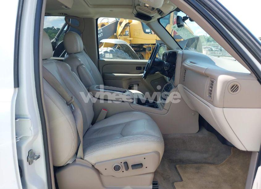 Photo 5 of 2005 Chevrolet Tahoe LT (VIN 1GNEC13T65J229350)