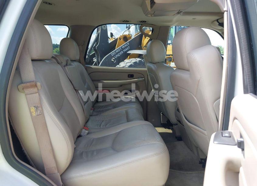 Photo 8 of 2005 Chevrolet Tahoe LT (VIN 1GNEC13T65J229350)