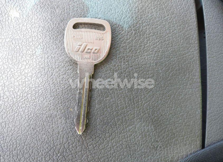 Photo 11 of 2001 Chevrolet Tahoe LT (VIN 1GNEC13T71J124102)