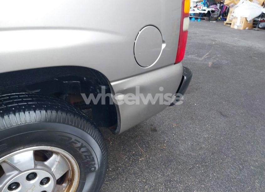 Photo 6 of 2001 Chevrolet Tahoe LT (VIN 1GNEC13T71J124102)