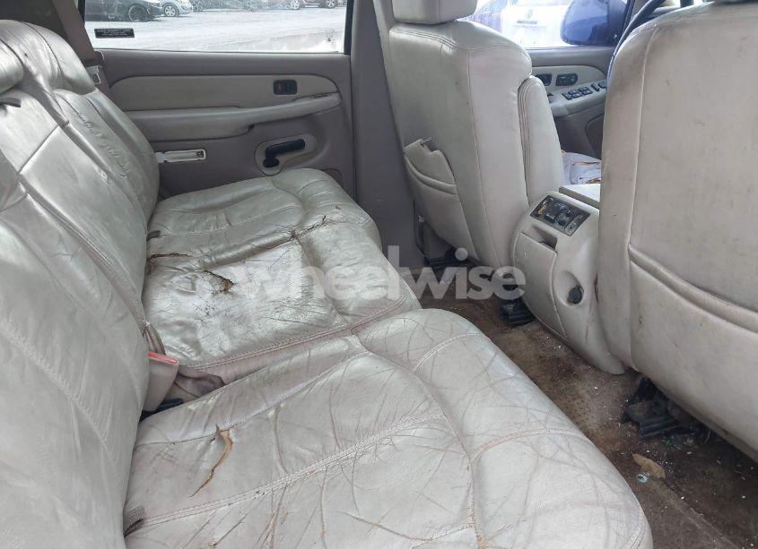 Photo 8 of 2001 Chevrolet Tahoe LT (VIN 1GNEC13T71J262240)