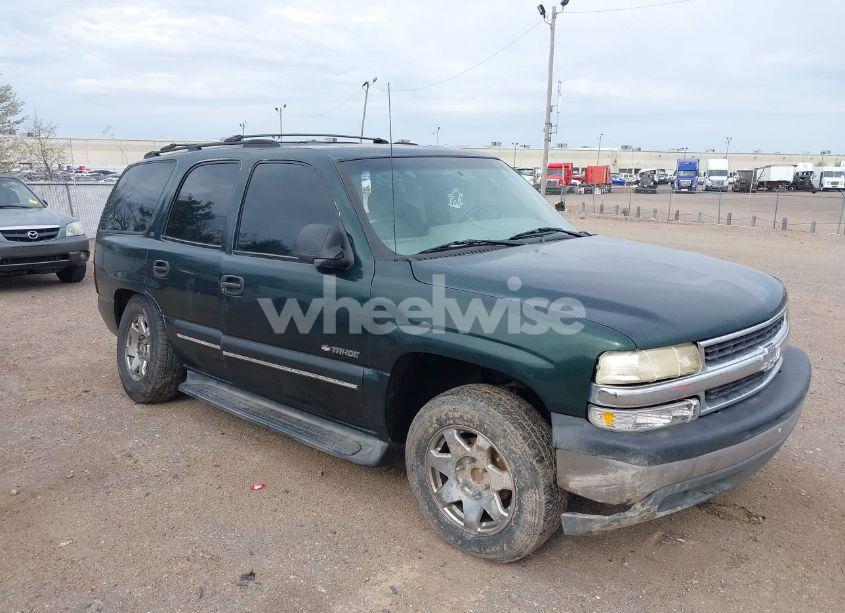 2001 Chevrolet Tahoe LS (VIN 1GNEC13T71R126532) main photo