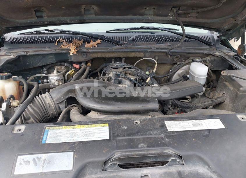 Photo 10 of 2001 Chevrolet Tahoe LS (VIN 1GNEC13T71R126532)