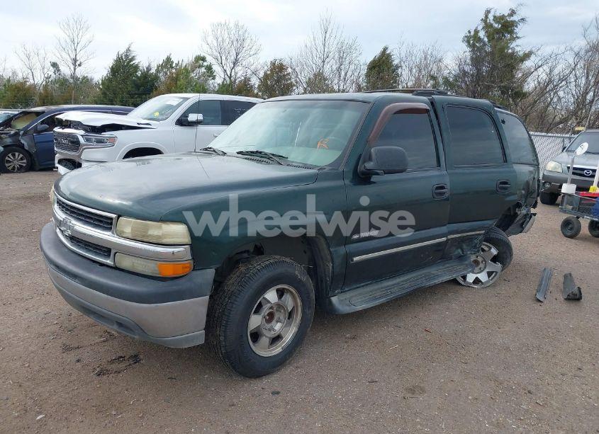 Photo 2 of 2001 Chevrolet Tahoe LS (VIN 1GNEC13T71R126532)