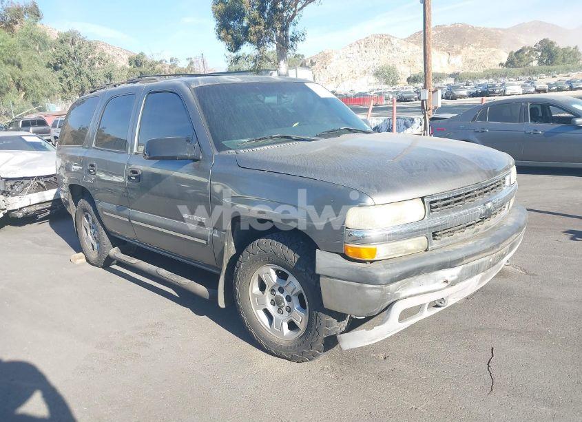 2001 Chevrolet Tahoe LS (VIN 1GNEC13T71R152340) main photo