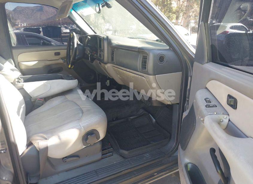 Photo 5 of 2001 Chevrolet Tahoe LS (VIN 1GNEC13T71R152340)