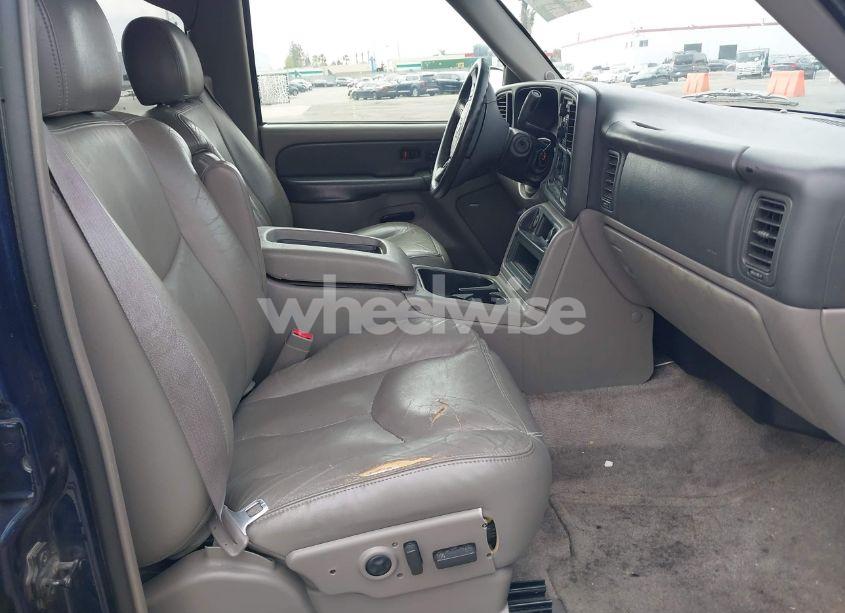 Photo 5 of 2003 Chevrolet Tahoe LT (VIN 1GNEC13T73R263893)