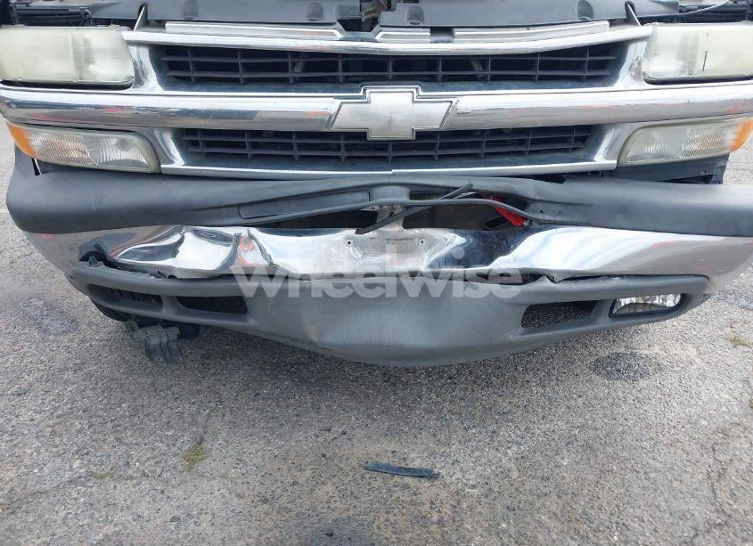 Photo 6 of 2003 Chevrolet Tahoe LT (VIN 1GNEC13T73R263893)