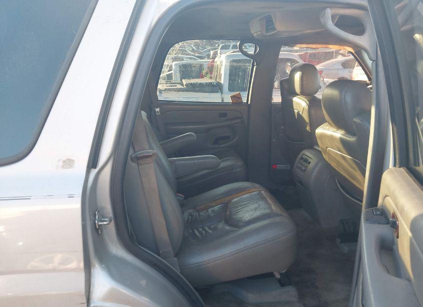 Photo 8 of 2005 Chevrolet Tahoe LT (VIN 1GNEC13T75J117897)