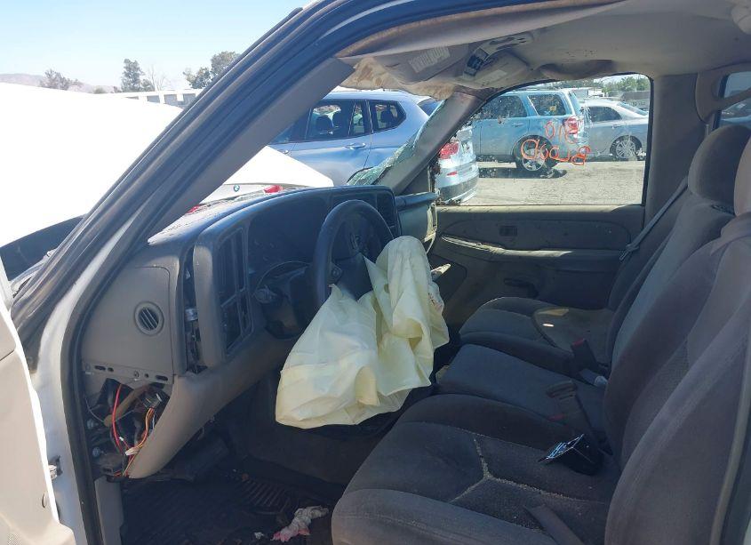 Photo 5 of 2005 Chevrolet Tahoe LS (VIN 1GNEC13T75R167636)