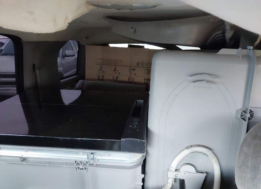 Photo 8 of 2006 Chevrolet Tahoe LS (VIN 1GNEC13T76R120382)