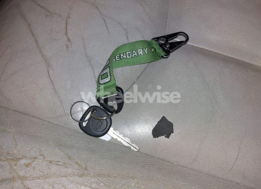 Photo 11 of 2001 Chevrolet Tahoe LT (VIN 1GNEC13T81J165371)