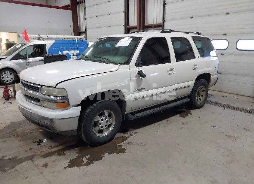 Photo 2 of 2001 Chevrolet Tahoe LT (VIN 1GNEC13T81J165371)