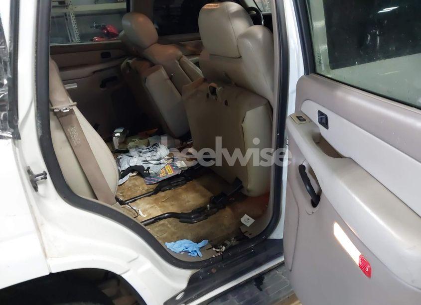 Photo 8 of 2001 Chevrolet Tahoe LT (VIN 1GNEC13T81J165371)