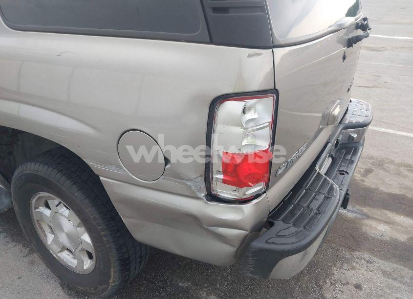 Photo 6 of 2001 Chevrolet Tahoe LT (VIN 1GNEC13T81J178816)