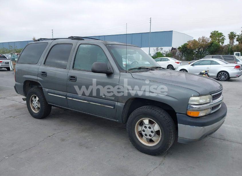 2001 Chevrolet Tahoe LS (VIN 1GNEC13T81R119458) main photo